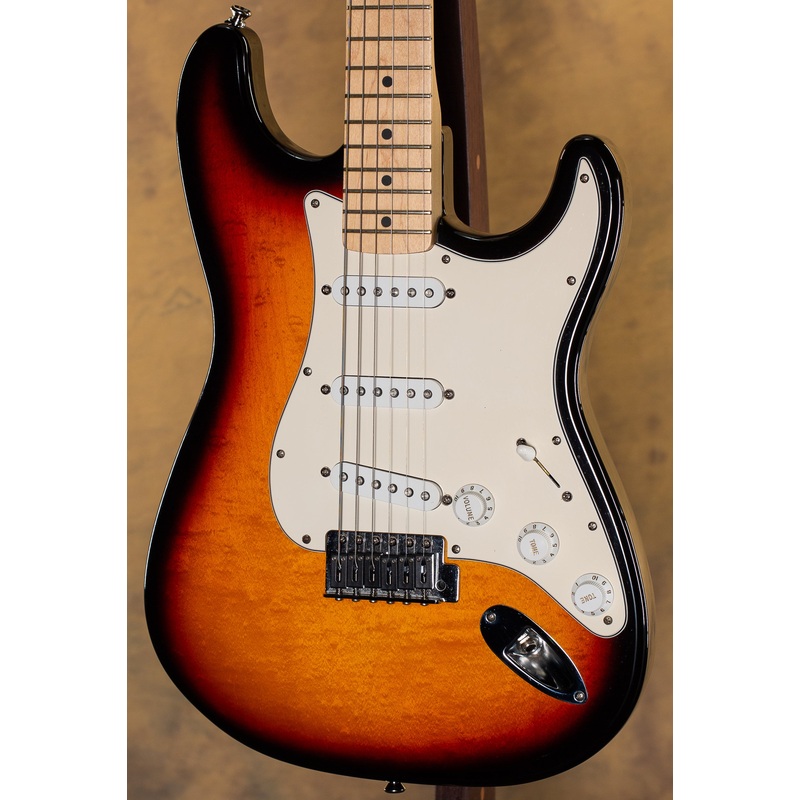 1999 Fender Standard Stratocaster Maple Sunburst